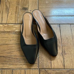 LoQ black low heel Lucia mules slides